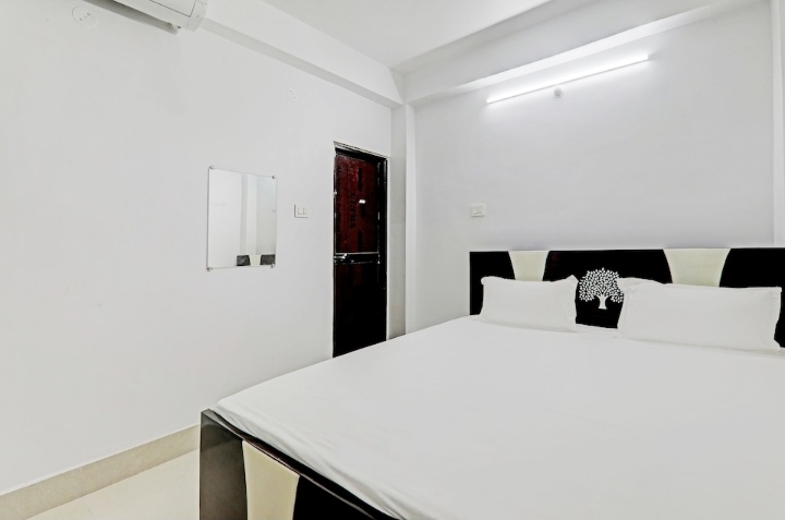 Hotel R Glory - Hotel R Glory Kuntu Pal Market,Vijay Singh Yadav Path, Tribhuvan More, Saguna Khagaul Rd, Mustafapur, Patna, Bihar 801105, India