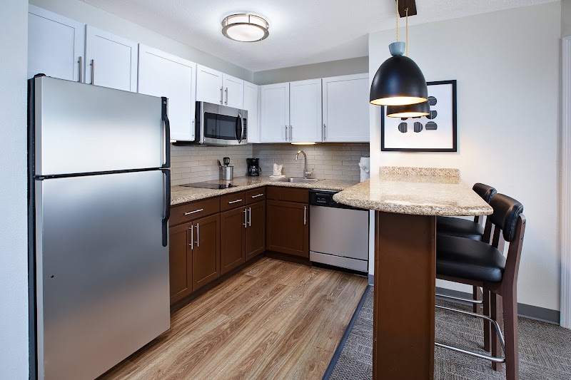 Staybridge Suites Lincoln Northeast by IHG - Staybridge Suites Lincoln Northeast by IHG 1501 N 86th St, Lincoln, NE 68505, USA