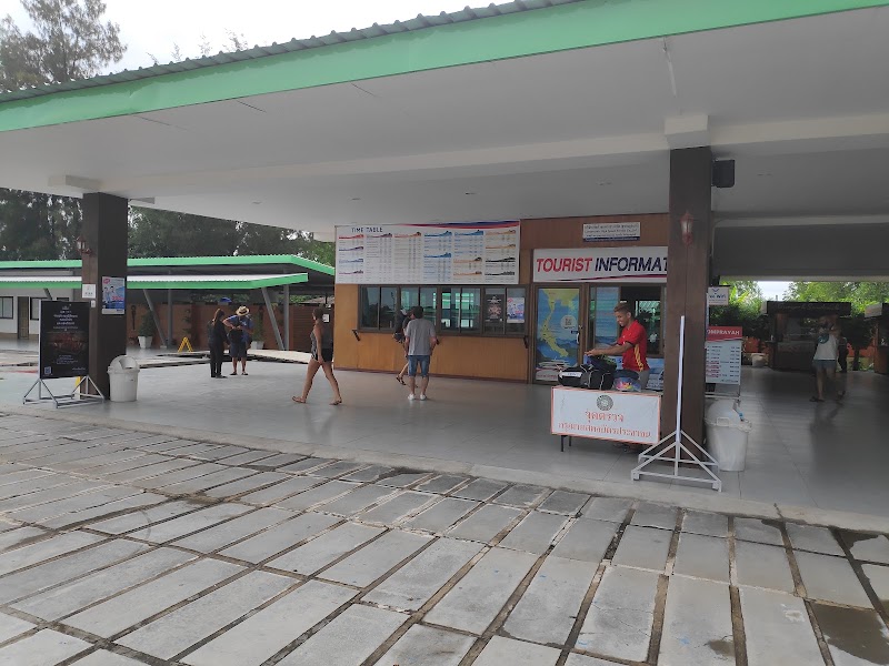 Lomprayah Tapi Pier - Lomprayah Tapi Pier ปากน้ําปากน้ําสุราษฎร์ธานี หมู่ 5 Tambon Bang Kung, Amphoe Mueang Surat Thani, Chang Wat Surat Thani 84000, Thailand