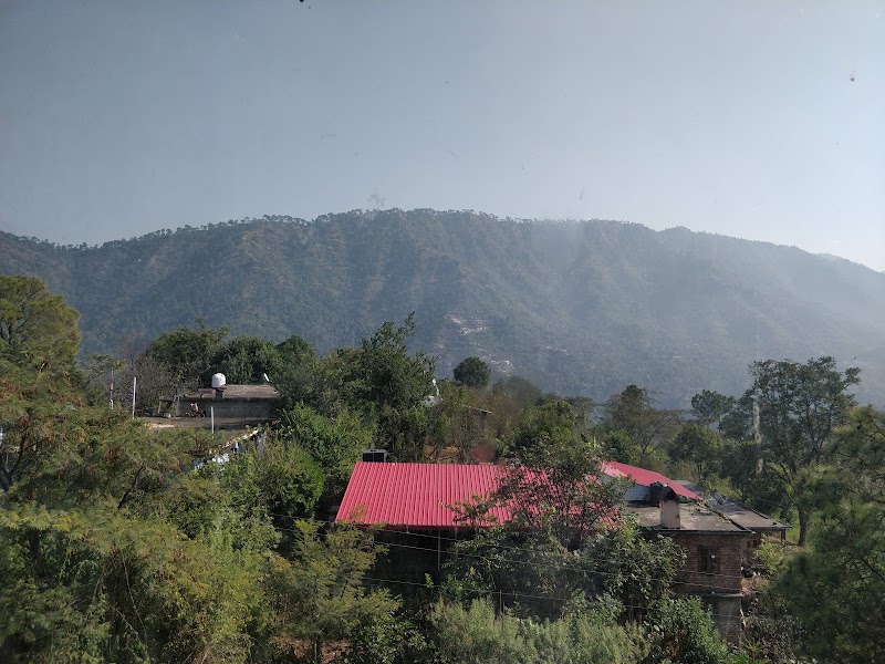 OYO Home 14047 Luxury 3BHK - OYO Home 14047 Luxury 3BHK, 3, BHK Cottage, Garkhal Kanda Rd, Kasauli, Himachal Pradesh 173225, India