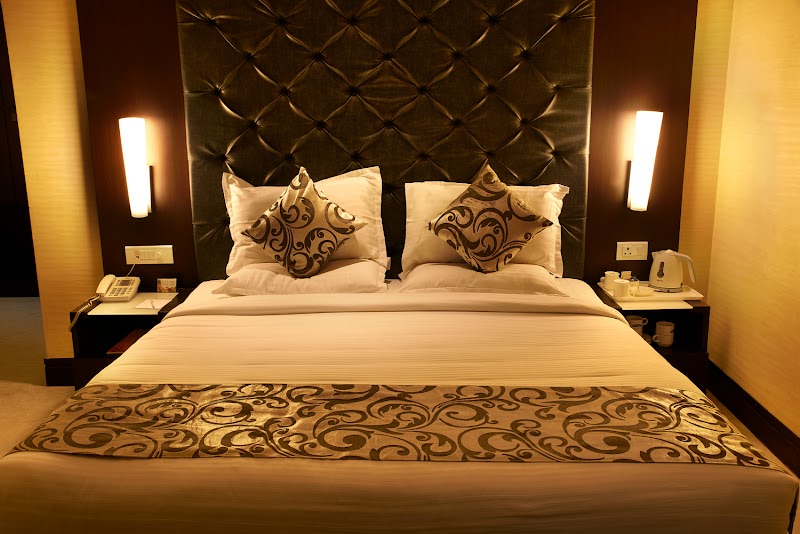 Hotel The Golden Oak - Hotel The Golden Oak P.H.N: 106, Main), R.N.M, Tehsil and District:, A/62, MG Rd, Village:, Raipur, Chhattisgarh 492001, India