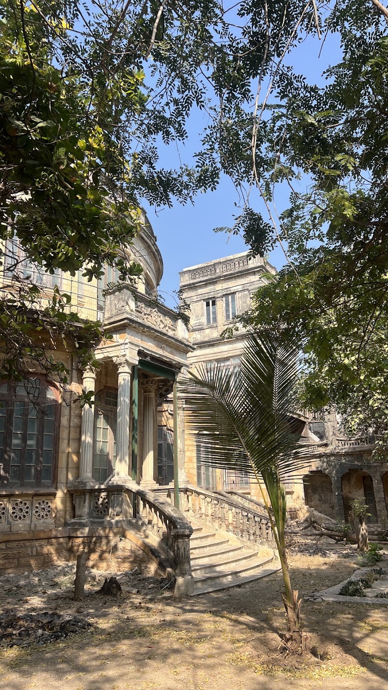 Huzoor Palace, Porbandar - Huzoor Palace, Porbandar, Near Chopati, Beach and Kankani Temple, Uttara Rd, GEB Colony, Porbandar, Gujarat 360575, India