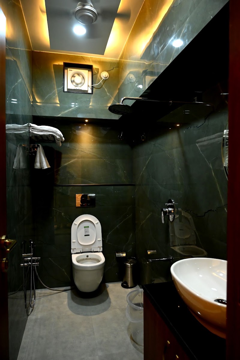 The Luxury Inn - The Luxury Inn 23 Kamla Nagar Colony Behind Sigra Thanna, Guru Nanak Nagar Colony, Chetganj, Varanasi, Uttar Pradesh 221002, India