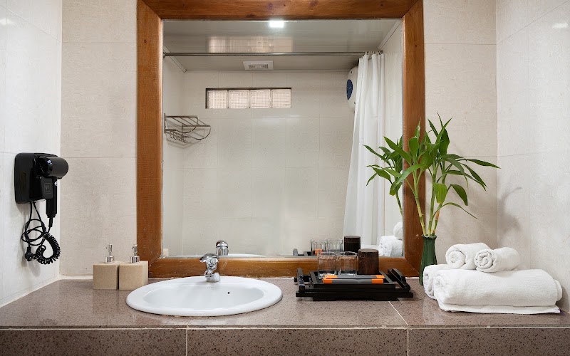 Siem Reap Center Hotel - Siem Reap Center Hotel, 9V63+PM7, Taphul Rd, Krong Siem Reap 17000, Cambodia