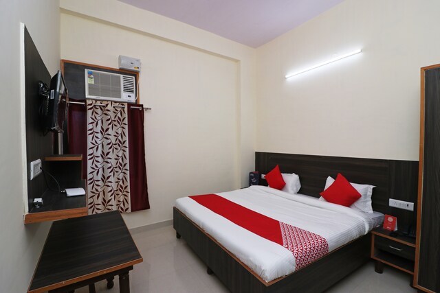 OYO Grand Sudershan HS - OYO Grand Sudershan HS, 30/6/20 J, Punjab and Sindh bank building, Grand Sudershan HS, Fatehabad Rd, opposite ITC Mughal, Tajganj, Agra, Uttar Pradesh 282001, India