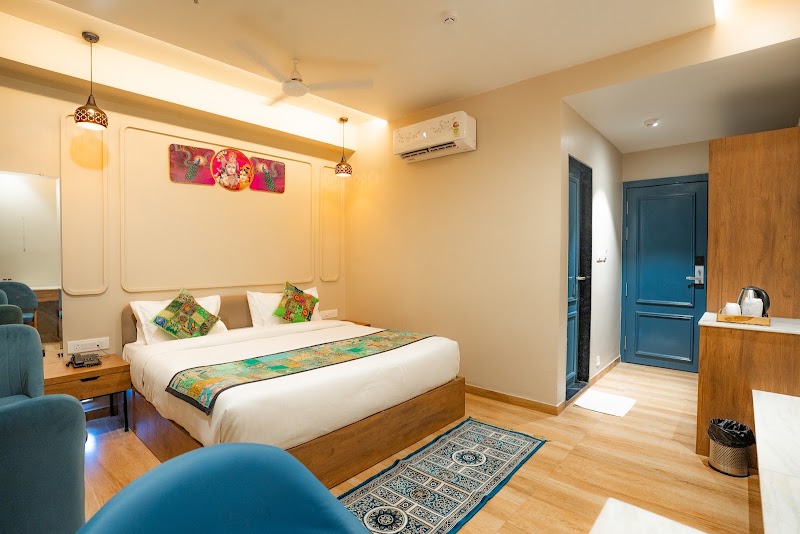 Hotel Lake Metro - Hotel Lake Metro Nr. Hotel Rudura Palace, Railway Station Rd, behind Natraj dinning Restaurant, Udaipole, Jawahar Nagar, Shivaji Nagar, Udaipur, Rajasthan 313001, India