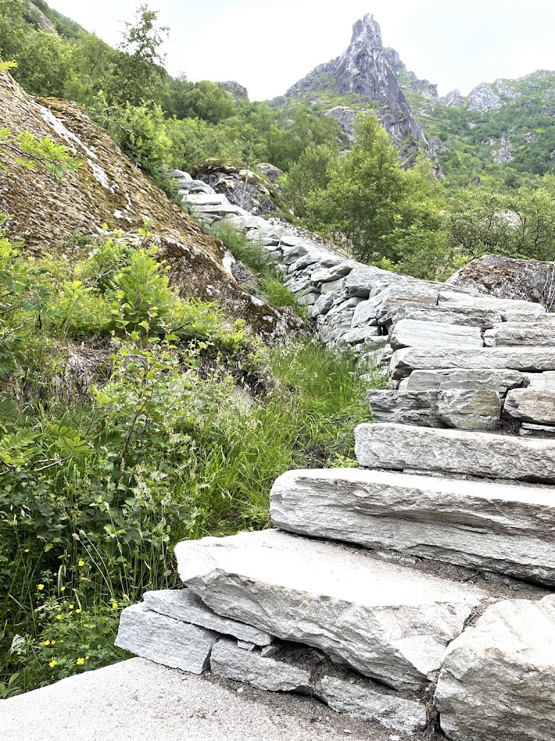 Sherpa Stairs to Djevelporten - Sherpa Stairs to Djevelporten Blåtindveien 8300, 8300 Svolvær, Norway
