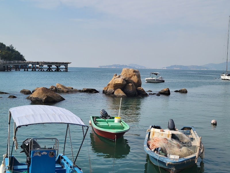 Yung Shue Wan Pier - Yung Shue Wan Pier, Lamma Island Police Post, 20號 Yung Shue Wan Plaza Rd, Lamma Island, New Territories, Hong Kong