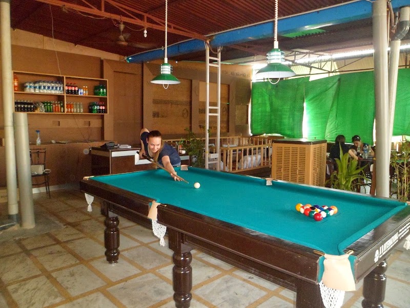 Hotel Shelton - Hotel Shelton 5043, Main Bazar Rd, near six tooti chowk, Bazar Sangatrashan, Bharat Nagar, Paharganj, New Delhi, Delhi 110055, India