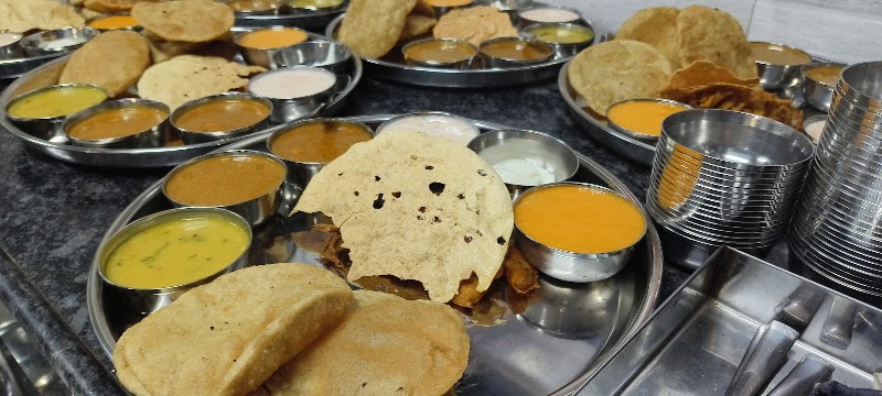 Vakratund veg non veg - Vakratund veg non veg GUT. NO. 367 SAROLA , TALUKA, 4, Pune - Satara Rd, Bhor, Sarole, Maharashtra 412205, India