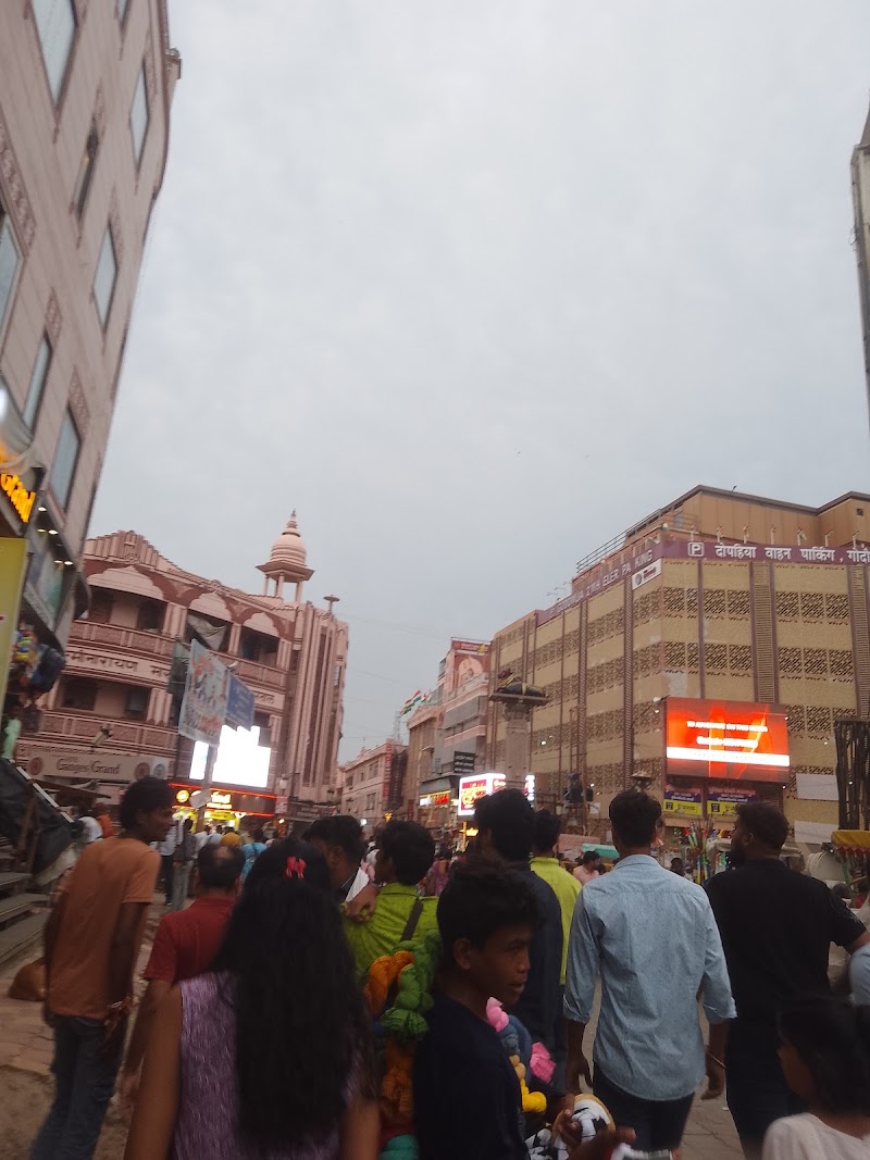Near Godowlia chauraha - Near Godowlia chauraha, 8265+2RM, Godowlia, Varanasi, Uttar Pradesh 221001, India