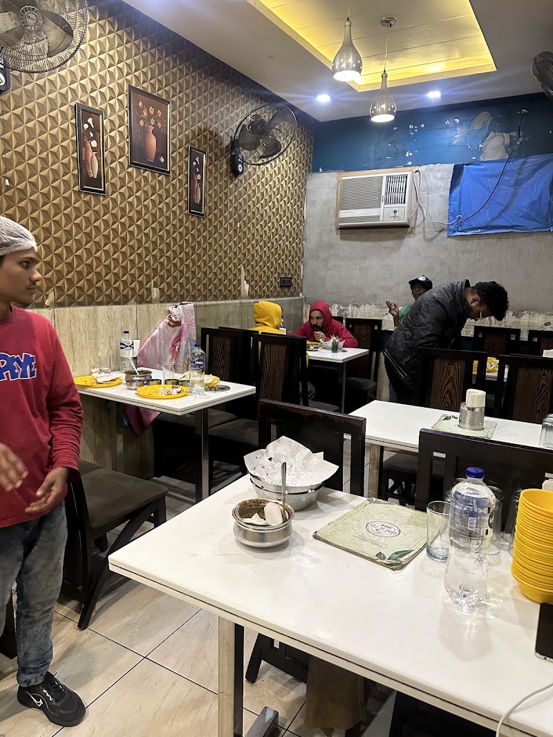 Kale Da Dhaba - Kale Da Dhaba Kacheri Chownk, Green Avenue, Amritsar, Punjab 143001, India