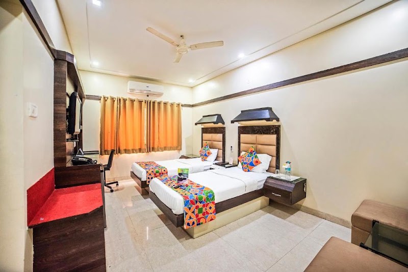 Hotel Santoor - Hotel Santoor 158, near Gita Bhawan Square, Kanchan Bagh, Indore, Madhya Pradesh 452001, India