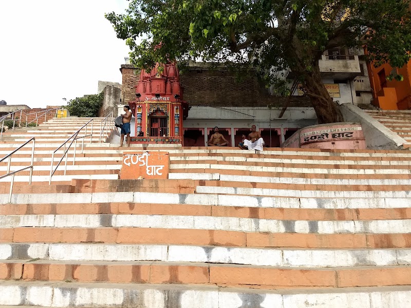 Dandi Ghat, (Varanasi) - Dandi Ghat, (Varanasi) 72W4+QVH, Hanuman Ghat Rd, Hanumaan Ghat, Bangali Tola, Varanasi, Uttar Pradesh 221001, India