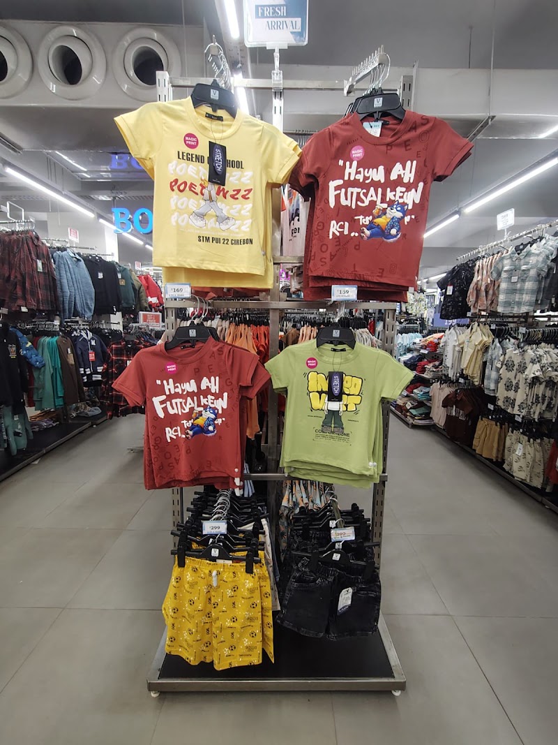 V-Mart - Indore- Rajwada - V-Mart - Indore- Rajwada Shri Guru Nanak Chowk, Prince Yashwant Rd, Nihalpura, Rajwada, Indore, Madhya Pradesh 452007, India
