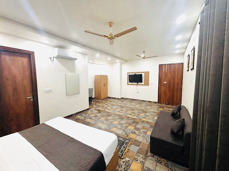 Hotel Nirvana Inn - Hotel Nirvana Inn 17C/2A, Tashkent Marg, near Lok Seva Aayog, Civil Lines, Prayagraj, Uttar Pradesh 211001, India