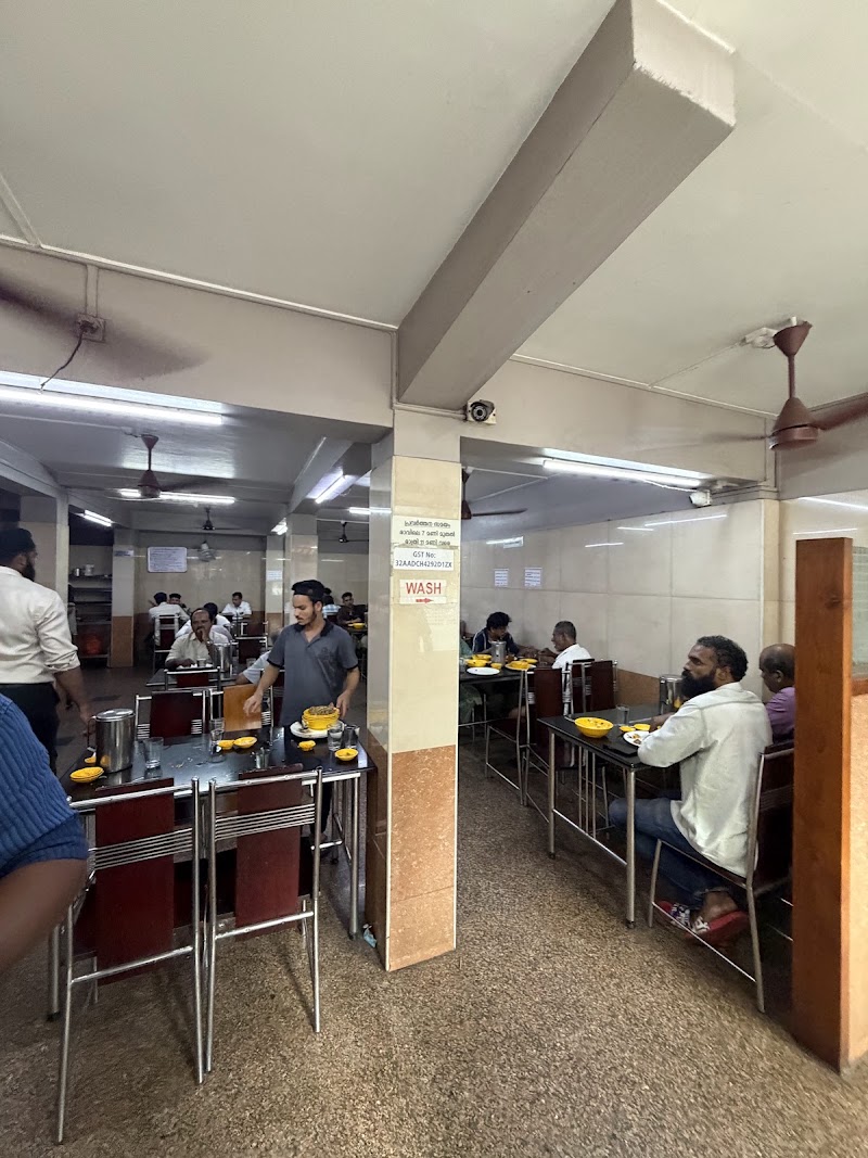Hotel Rahmath - Hotel Rahmath Aravind Ghosh Rd, near Mathrubhumi Office, Mananchira, Kozhikode, Kerala 673001, India