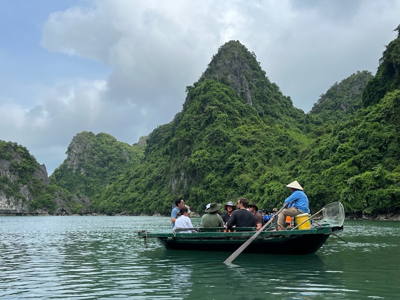 Genesis Regal Cruise - Halong Bay Lounge - Genesis Regal Cruise - Halong Bay Lounge, Suite 19, Tuan Chau Marina, Ngoc Chau Tuần Châu road Island, Tuần Châu, Quảng Ninh 11000, Vietnam