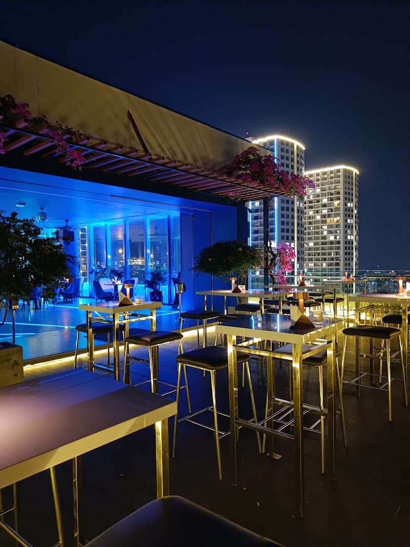 Altitude Rooftop Bar & Lounge - Altitude Rooftop Bar & Lounge, Tầng 28, Sheraton Nha Trang Hotel & Spa, 26-28 Trần Phú, Nha Trang, Khánh Hòa 650000, Vietnam