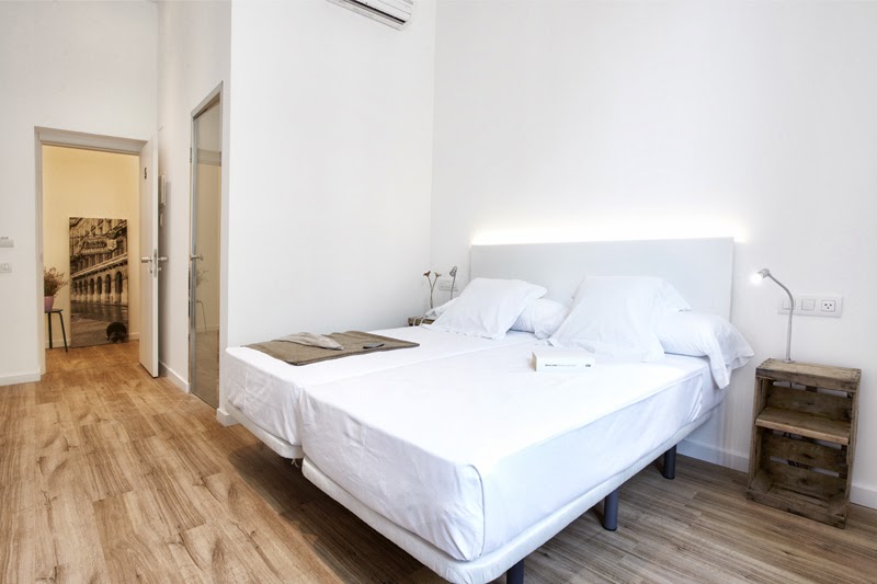 Som Nit Born - Som Nit Born, Carrer de la Reina Cristina, 13, Ciutat Vella, 08003 Barcelona, Spain