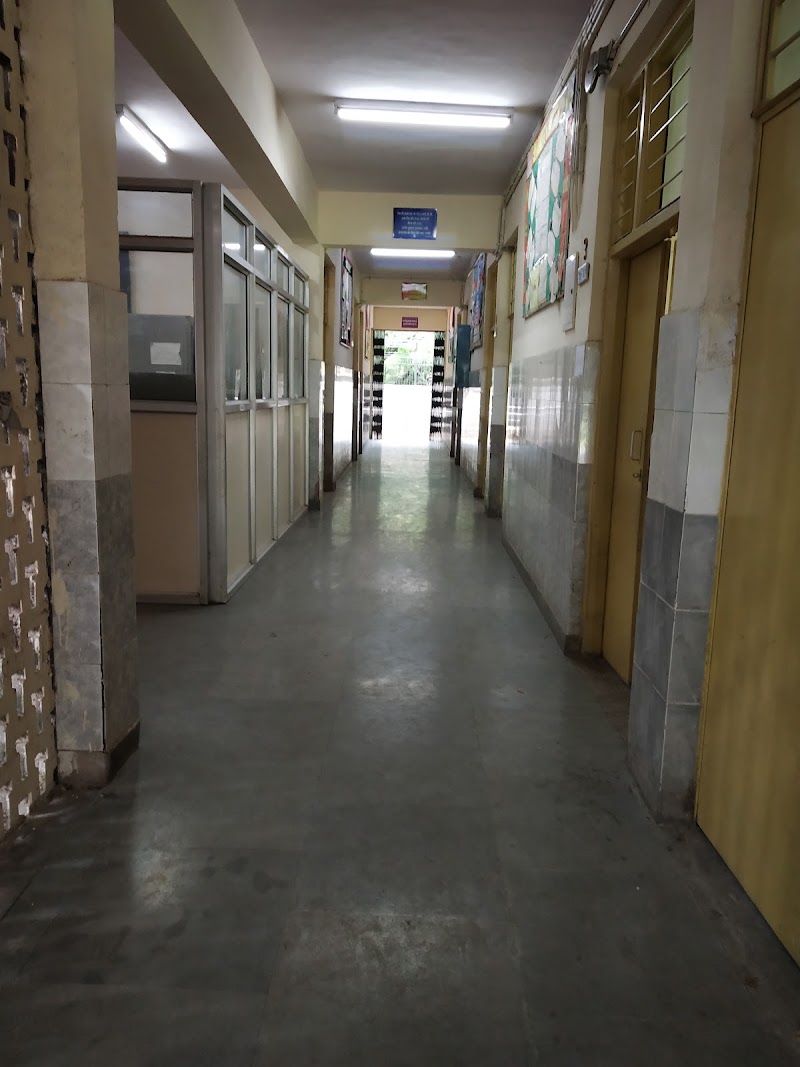 N.P. Co. Ed. Sr. Secondary School Havlock Square - N.P. Co. Ed. Sr. Secondary School Havlock Square, 64/1A, Kali Bari Ln, behind Ram Manohar Lohia Hospital, Kali Bari Lane, Type III, President's Estate, New Delhi, Delhi 110001, India