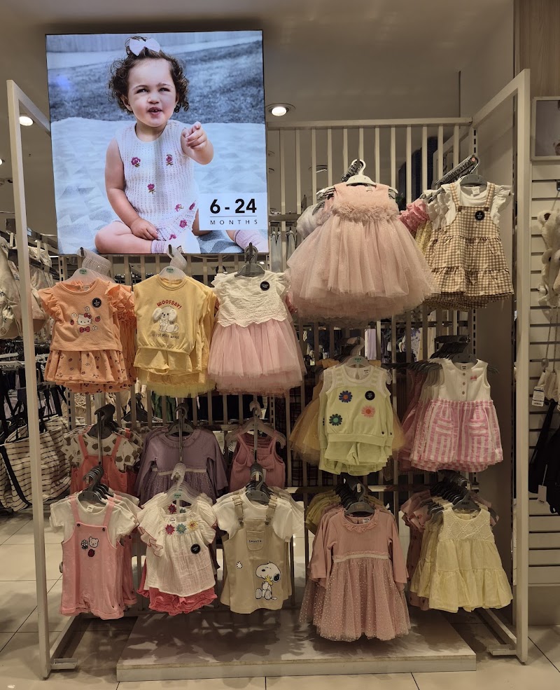 Max - Max 2nd Floor, Infinity Mall, New Link Rd, Malad, Mindspace, Malad West, Mumbai, Maharashtra 400102, India