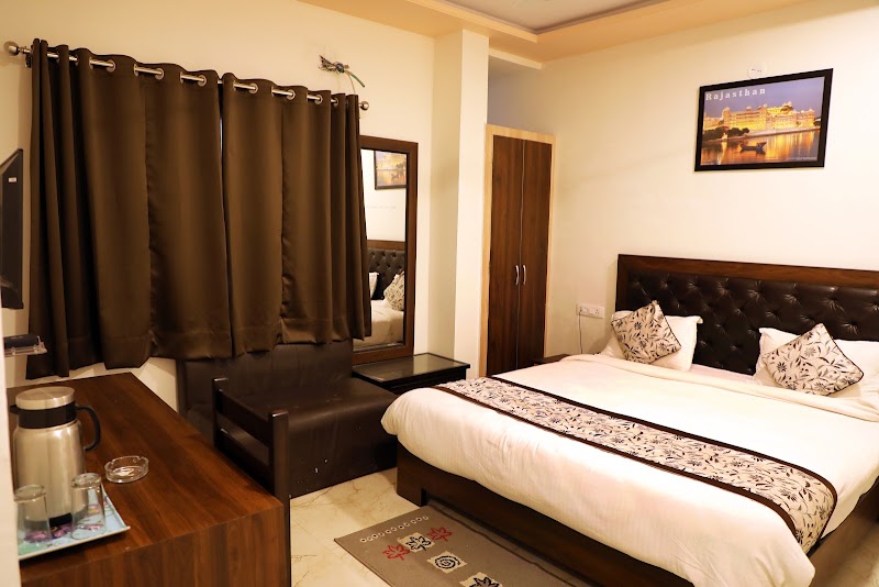 HOTEL RATNAM PALACE - HOTEL RATNAM PALACE POLICE CHOWKI LANE, near PARAGON MOBILE, Udaipole, Jawahar Nagar, Ganga Gali, Udaipur, Rajasthan 313001, India