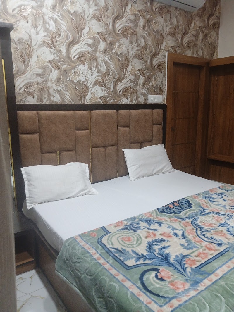 HOTEL RK PALACE - HOTEL RK PALACE, 077, Govind Nagar Marg, Janam Bhumi, Mathura, Uttar Pradesh 281001, India