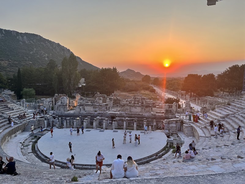 Selçuk Efes ören yeri - Selçuk Efes ören yeri Selçuk efes, Atatürk, 35000 Selçuk/İzmir, Türkiye