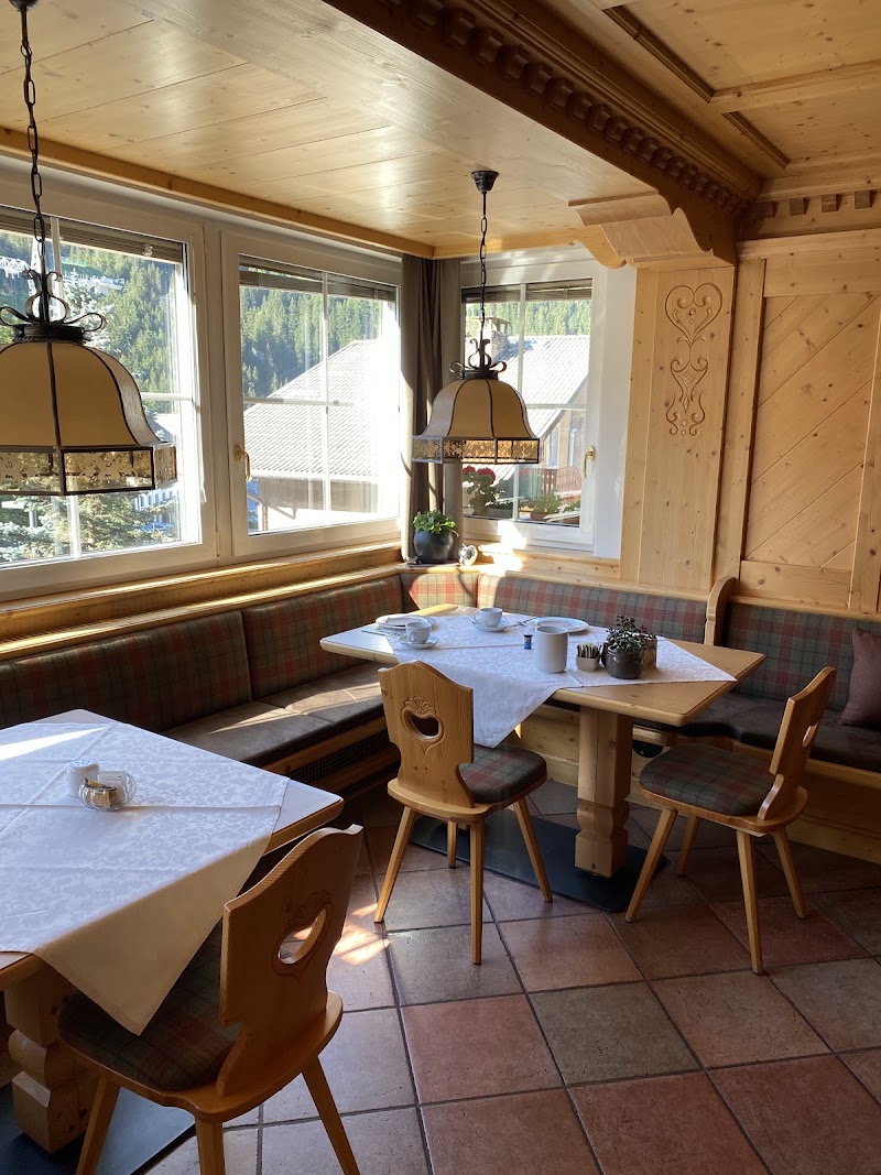 Garni Hotel Max - Garni Hotel Max Str. Cisles, 21, 39047 Santa Cristina Valgardena BZ, Italy