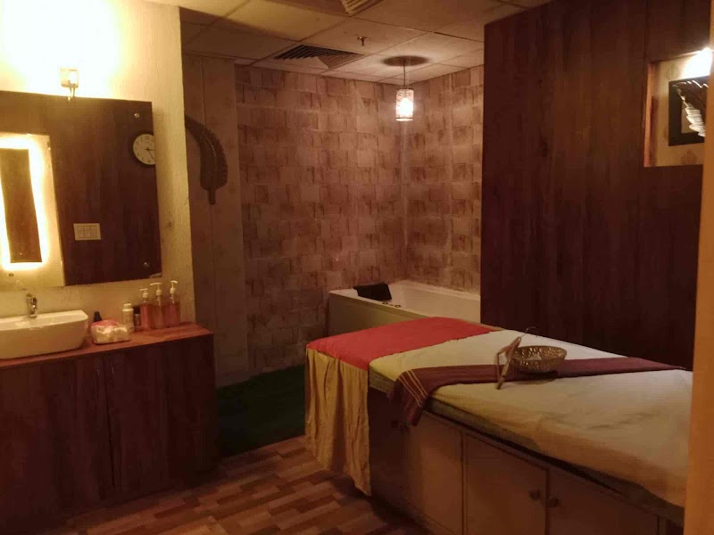 Luxurious Spa - Massage Spa In Vyapar Kendra Sushant Lok Gurgaon