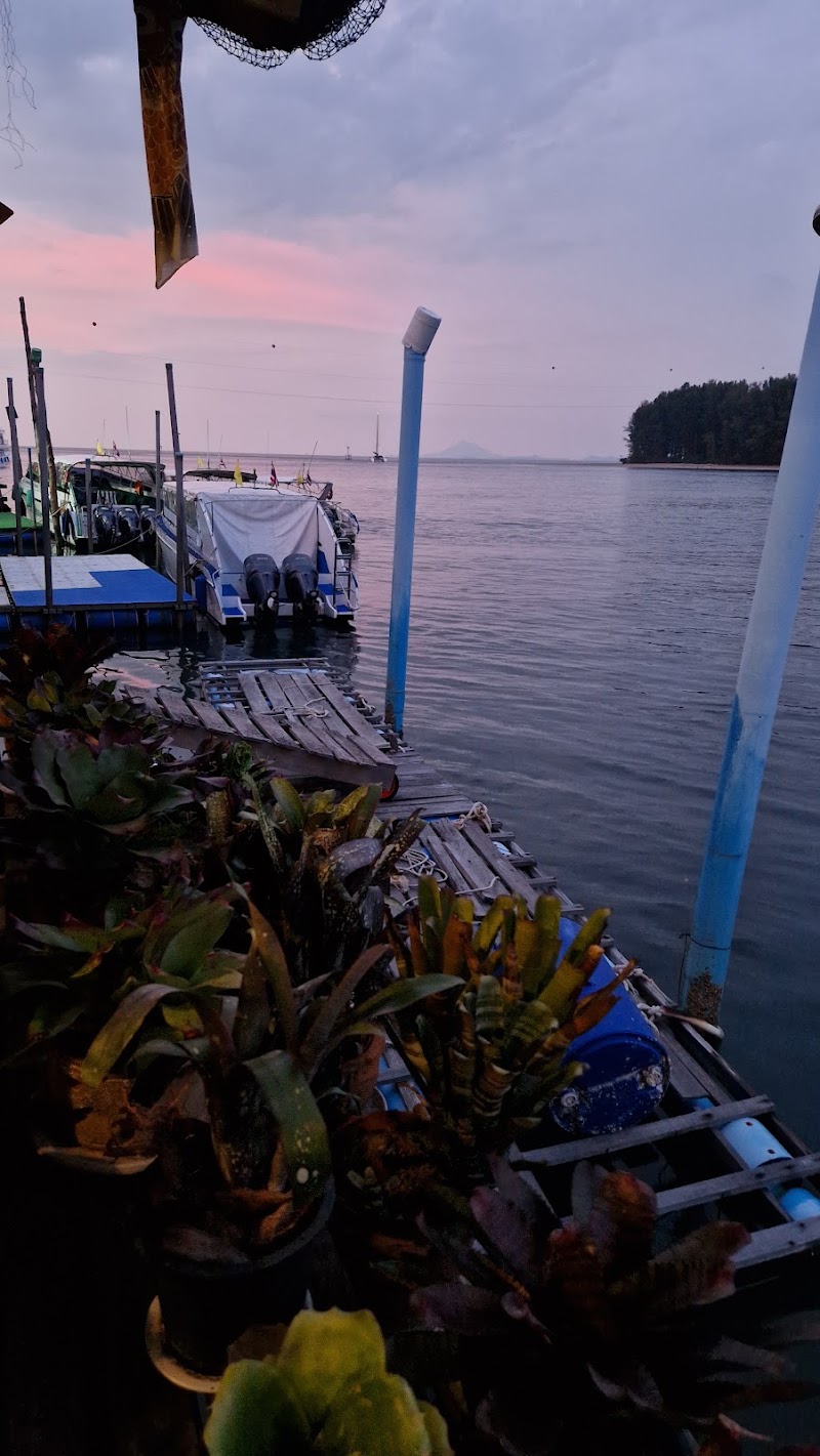 Catfish - Catfish, 113 ร้านอาหารcatfish Tambon Sala Dan, Amphoe Ko Lanta, Chang Wat Krabi 81150, Thailand