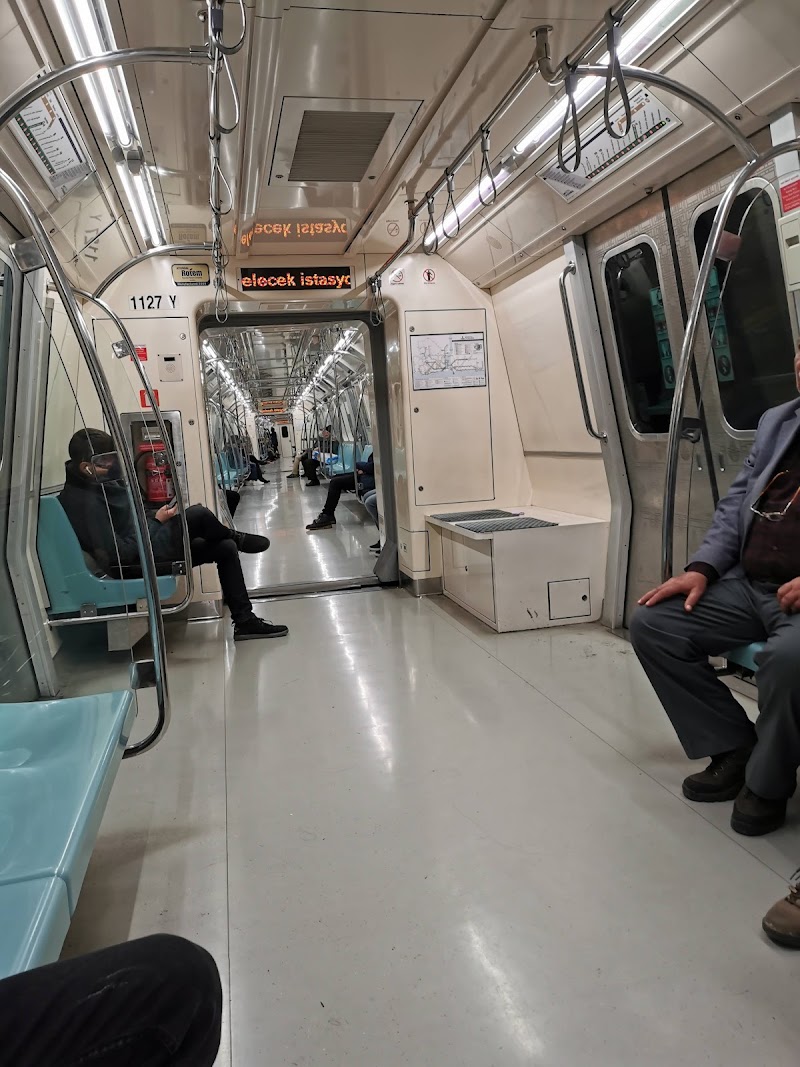 Osmanbey Metro Station - Osmanbey Metro Station, Halaskargazi Mah., 34363 Şişli/İstanbul, Türkiye