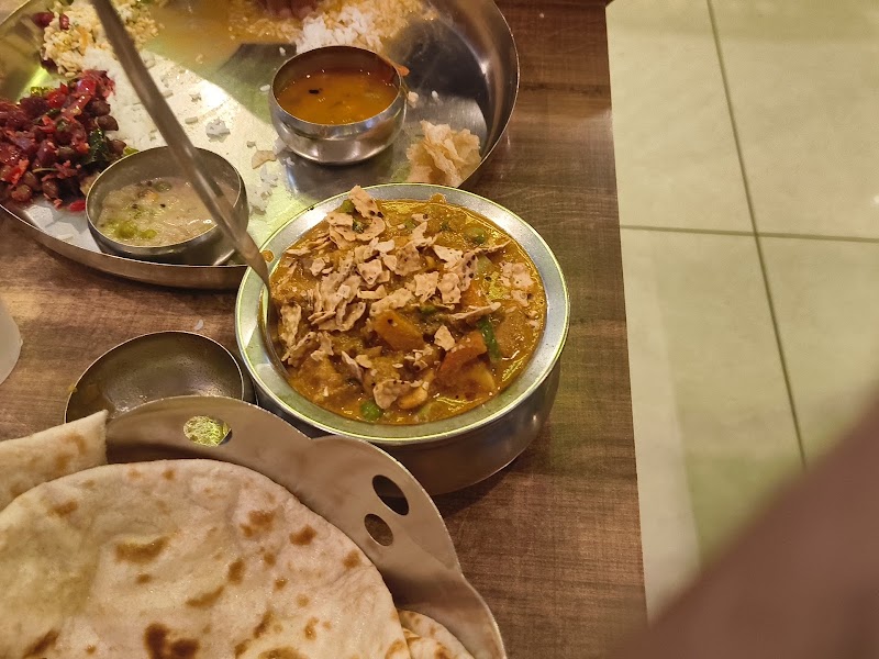 Saviruchi Veg - Saviruchi Veg, Sri Venkateshwara Arcade, Malavalli, Karnataka 571430, India