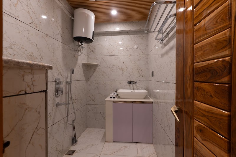 Wood Way Guest House - Wood Way Guest House, Cheena Lodge, New Pavilion Compound, Sherwani, Nainital, Uttarakhand 263001, India