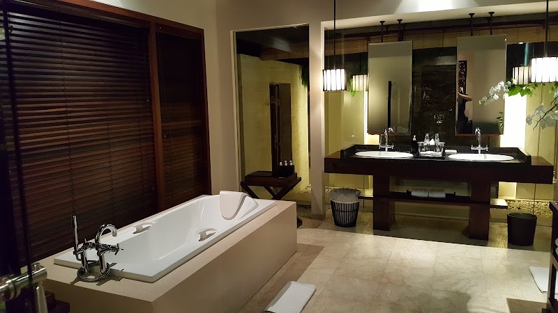 The Royal Santrian Luxury Beach Villas - The Royal Santrian Luxury Beach Villas Nusa Dua, Jl. Pratama, Benoa, Kec. Kuta Sel., Kabupaten Badung, Bali 80361, Indonesia