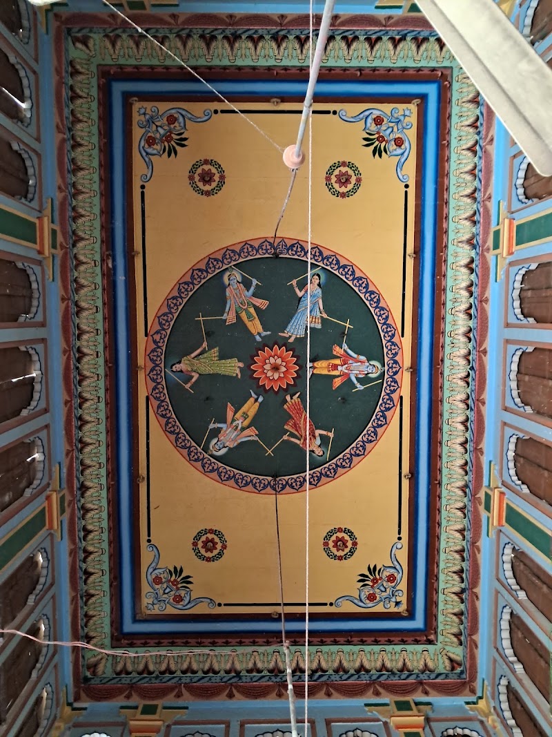 Shri Dwarkadhish Gopal Mandir Ujjain - Shri Dwarkadhish Gopal Mandir Ujjain Mahakaal Temple, Patni Bazar, Kamri Marg, Ujjain, Madhya Pradesh 456006, India