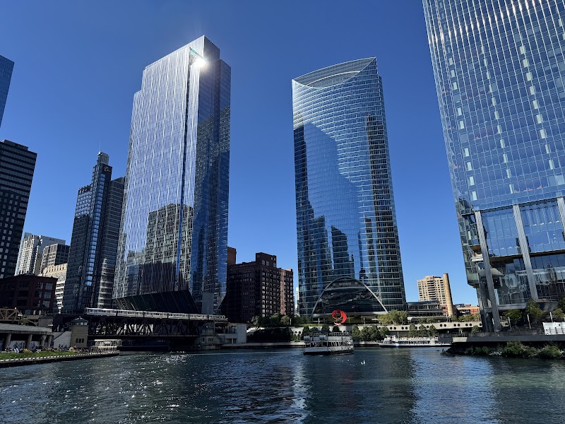 Chicago Riverwalk - West End - Chicago Riverwalk - West End, 306-370 W Wacker Dr, Chicago, IL 60654, USA