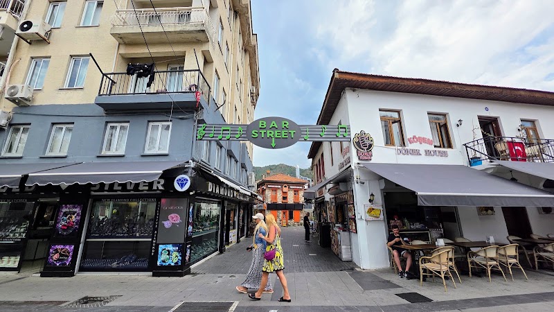 Barlar Sokağı - Barlar Sokağı Tepe, 35. Sk. No:18, 48700 Marmaris/Muğla, Türkiye