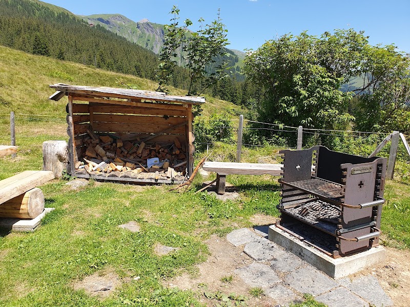 Schweizer Familie Feuerstelle Nodhalten Grindelwald - Schweizer Familie Feuerstelle Nodhalten Grindelwald, Nodhalten, 3818 Grindelwald, Switzerland