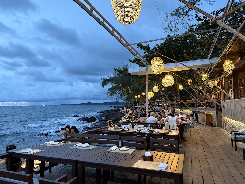 Camia Restaurant - Camia Restaurant Beach, Le Thuc Nha Street, Ông Lang, Phú Quốc, An Giang 92000, Vietnam