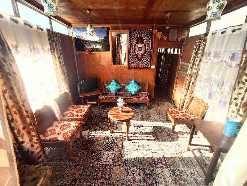 Martanda group of house boat - Martanda group of house boat, Hb martanda khona khna road, Karapura, Rainawari, Srinagar, 190001
