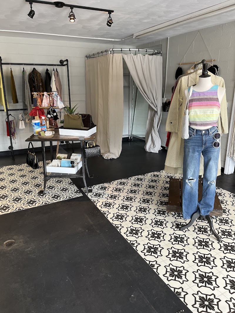 New'd - New'd, 829 W Main St, Salem, VA 24153, USA
