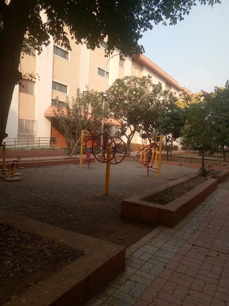 Sai Bhakta Niwas Centre Park - Sai Bhakta Niwas Centre Park thette complex, Kankuri Rd, Poonam Nagar, Shirdi, Maharashtra 423109, India