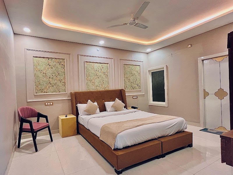 siyavar palace - siyavar palace 9J3R+QHQ infornt of hdfc bank, main road, Orchha, Madhya Pradesh 472246, India