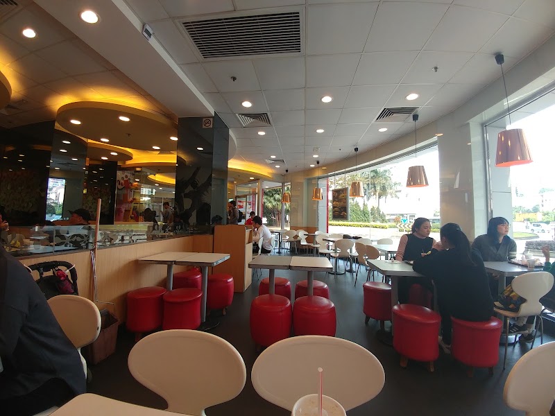 McDonald's at Dragon Garden - McDonald's at Dragon Garden Jardim Dragao Precioso (edf. Dragao De Prata), R. de Nam Keng, Macao