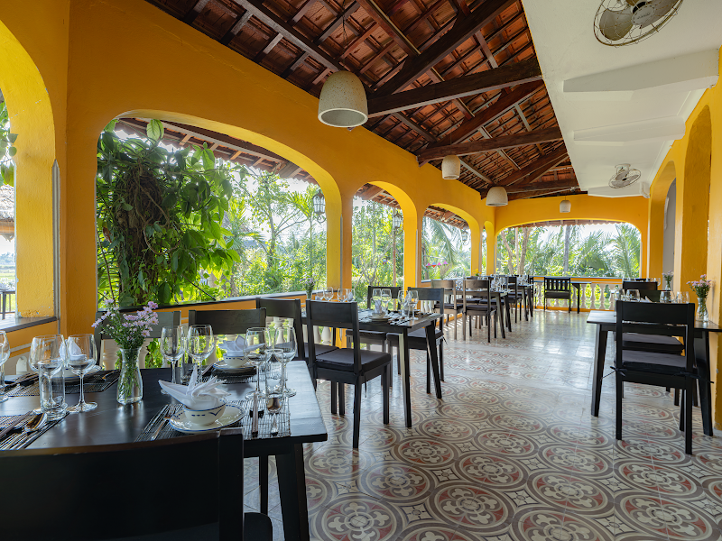 The Field Restaurant & Bar