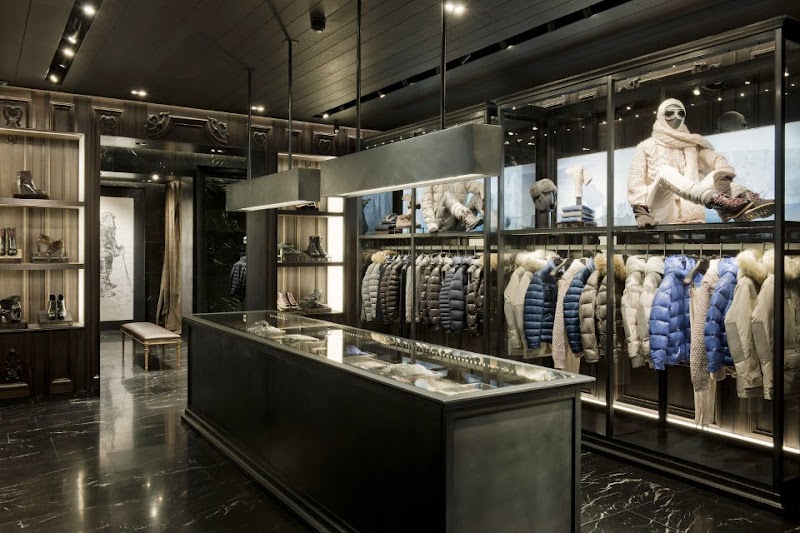 Moncler Amsterdam - Moncler Amsterdam Pieter Cornelisz Hooftstraat 90-92, 1071 CC Amsterdam, Netherlands