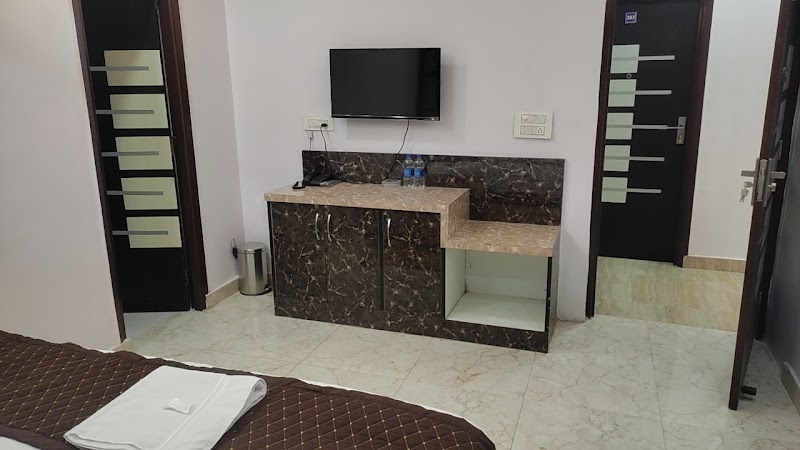 Hotel D Downtown - Hotel D Downtown MXQ5+7RV, Rohtak Road, border, opposite pillar number 755, near nexa dealership tikri, MIE Part-B, Bahadurgarh, Haryana 124507, India