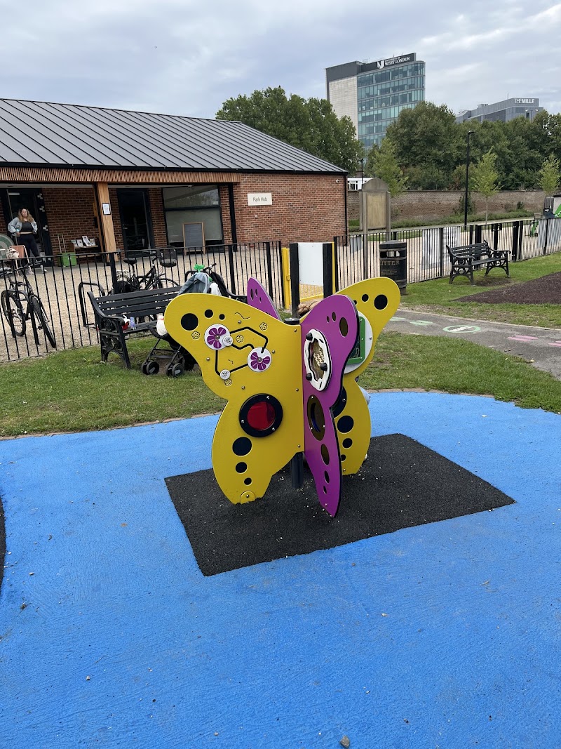 Boston Manor Park playground - Boston Manor Park playground Unnamed Road, Brentford TW8 9JU, UK